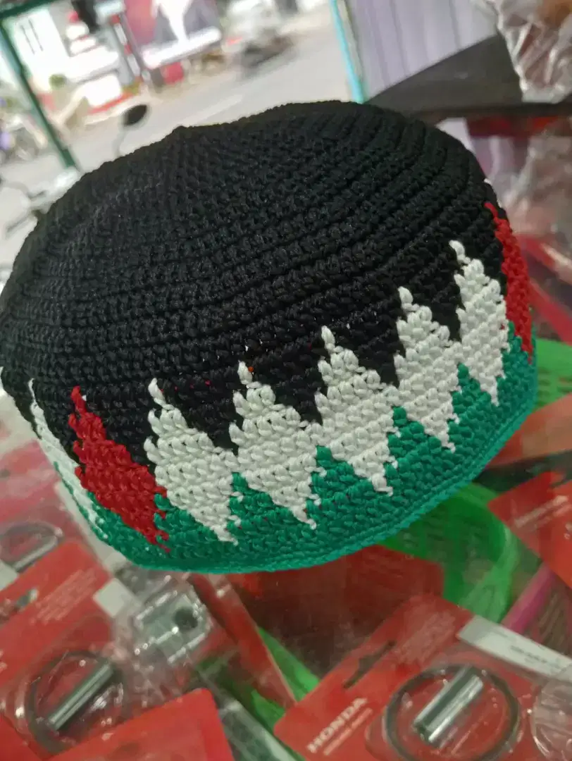 Kopyah rajut motif palestina