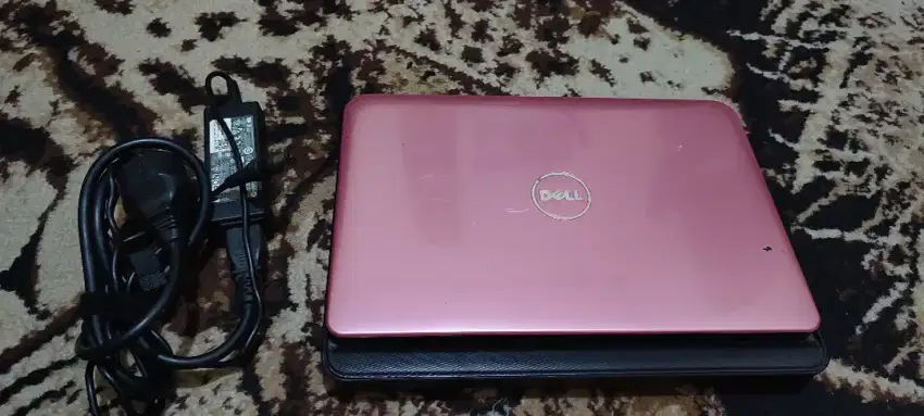 Netbook Dell warna pink RAM 2/160GB