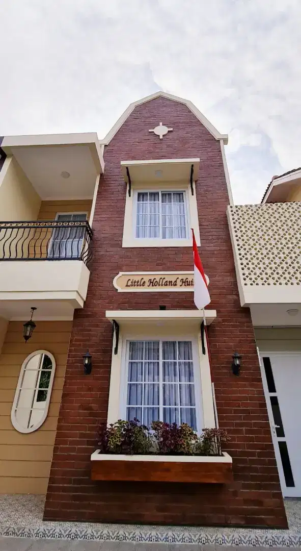 Kost dan Mess Karyawan Little Holland Huis di Cilegon.