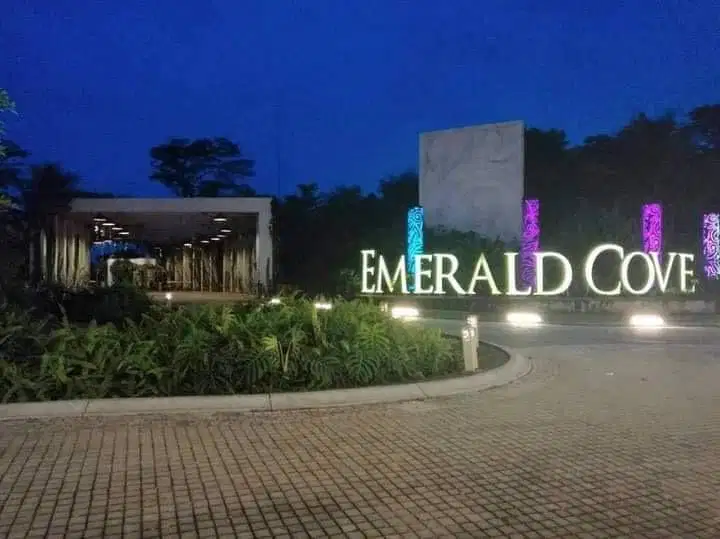 Dijual Rumah Mewah + Private Pool Di Emerald Cove Gading Serpong