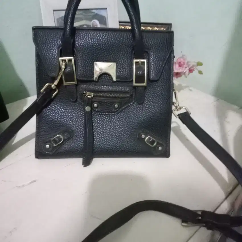 Tas balenciaga hitam