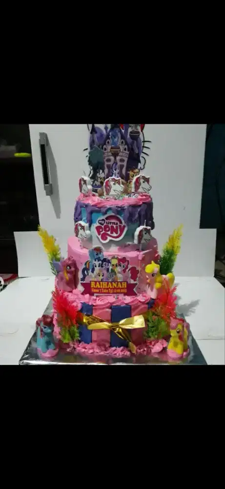 (Cake Tart Karakter Mewah 3 Tingkat Unik Enak)