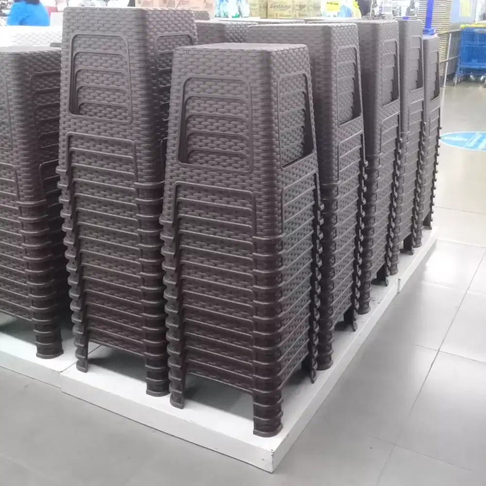 KURSI PLASTIK ROTAN TANPA SANDARAN UNTUK WARKOP CAFE DLL