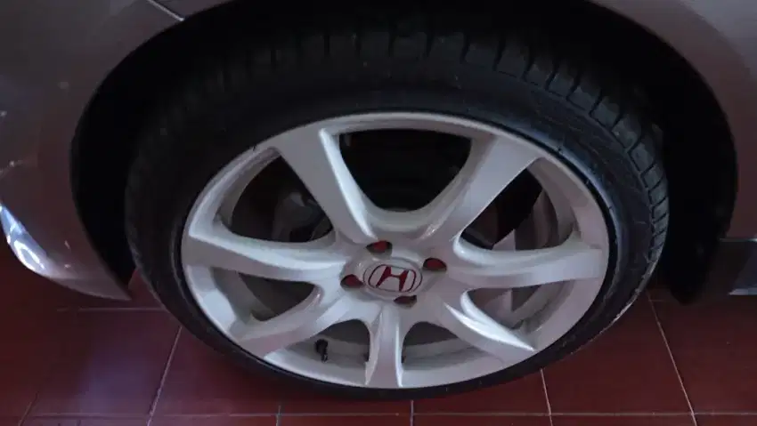 Velg r17  type r fd dan  ban  acellera 17 205/45   tahun 2021