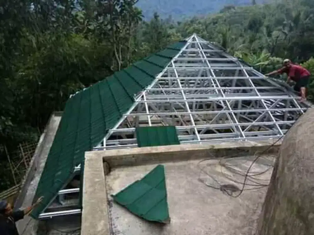 Baja Ringan Renovasi Rumah Bongkar Atap Lama Pasang Atap Genteng Metal ...