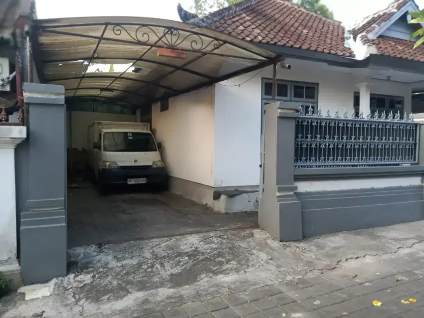 Rumah One Gate System di Kebo Iwa  Denpasar dekat Gatsu barat