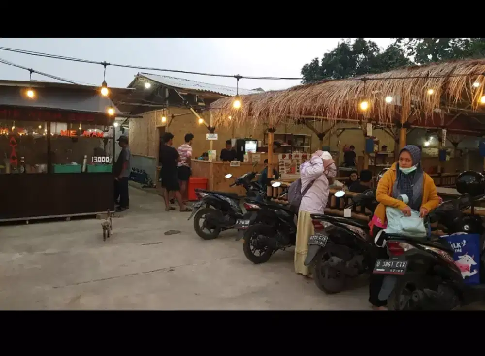 Penjaga Stand Kuliner (HL)