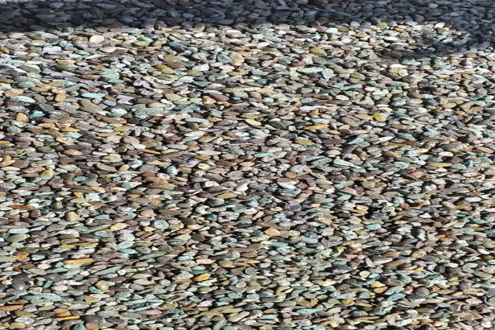 Lantai batu koral sikat dan loose pebless