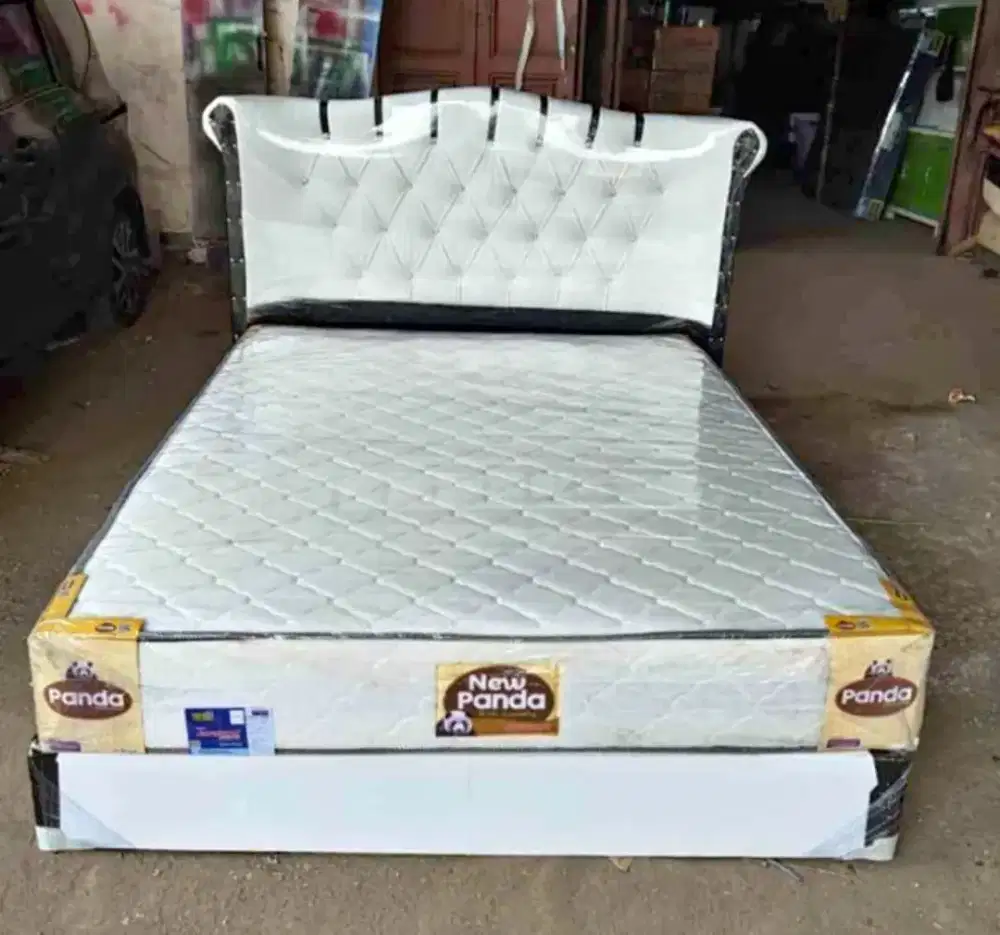 Dipan kayu model king ukuran 180×200