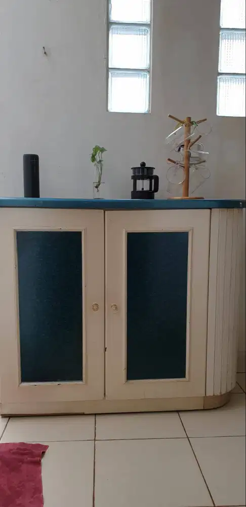 Lemari putih 1 meter tinggi serbaguna