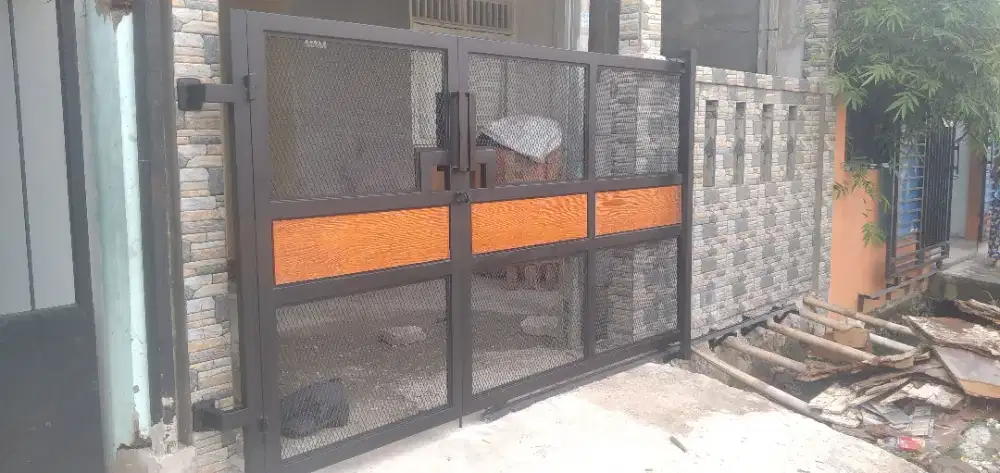 Menjual berbagai tralis pagar pintu kanopi dll.