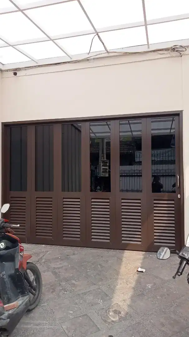 pintu garasi aluminium