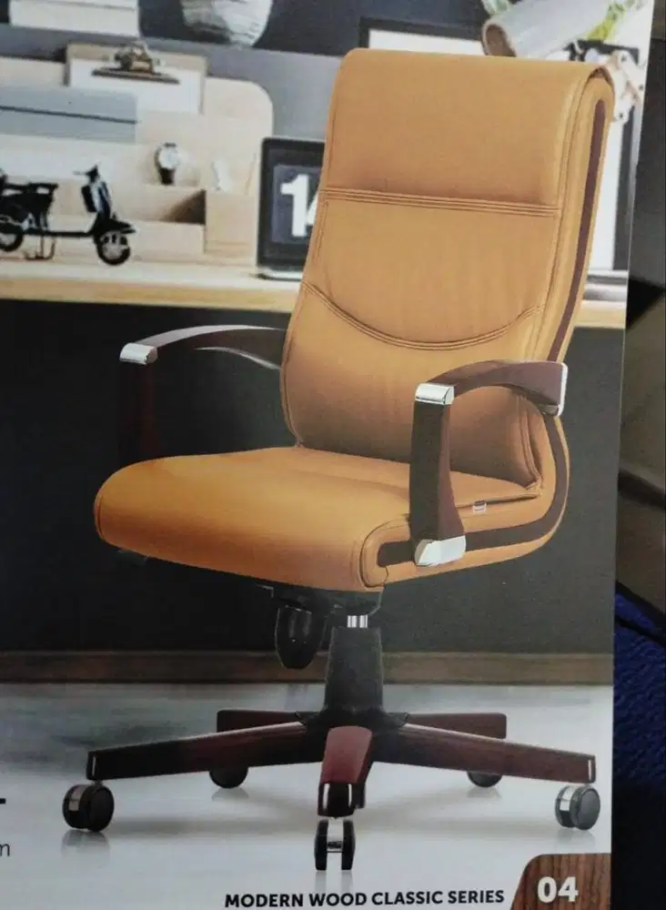 Kursi Direktur Eziro 1 Donati