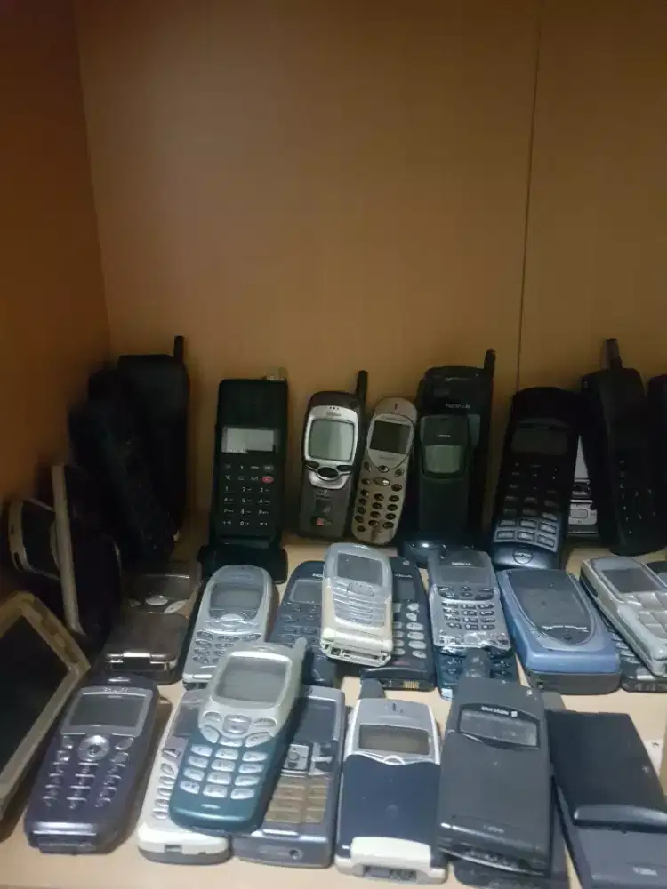 Handphone jadul nokia 1020, motorola, siemen, samsung tag k zoom