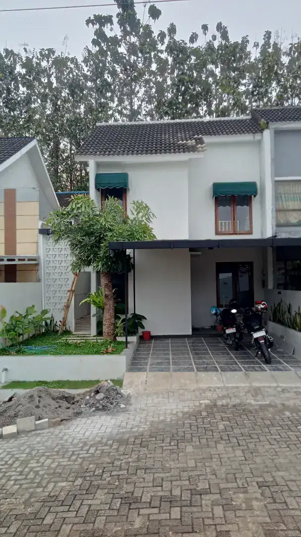 Disewakan Rumah tinggal 2 lantai 5 menit dari kawasan BSB