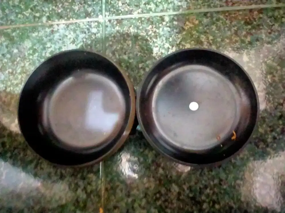 Toples bundar warna hitam