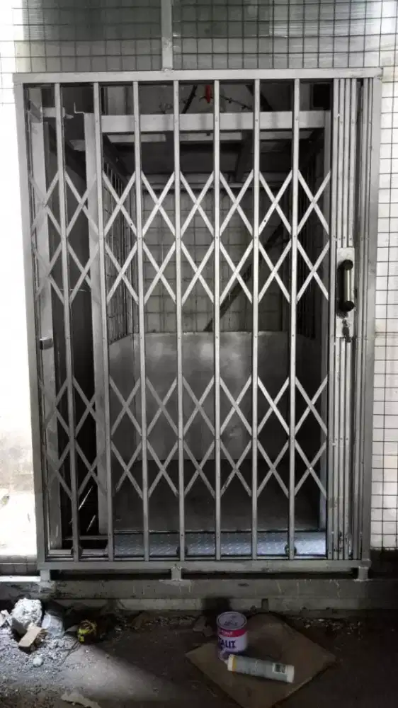 Lift Cargo / lift barang