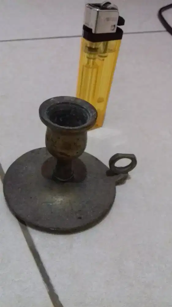 tempat lilin kuningan