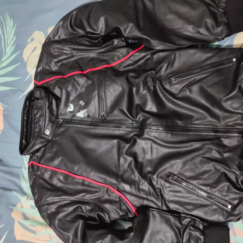 Jaket kulit hadiah