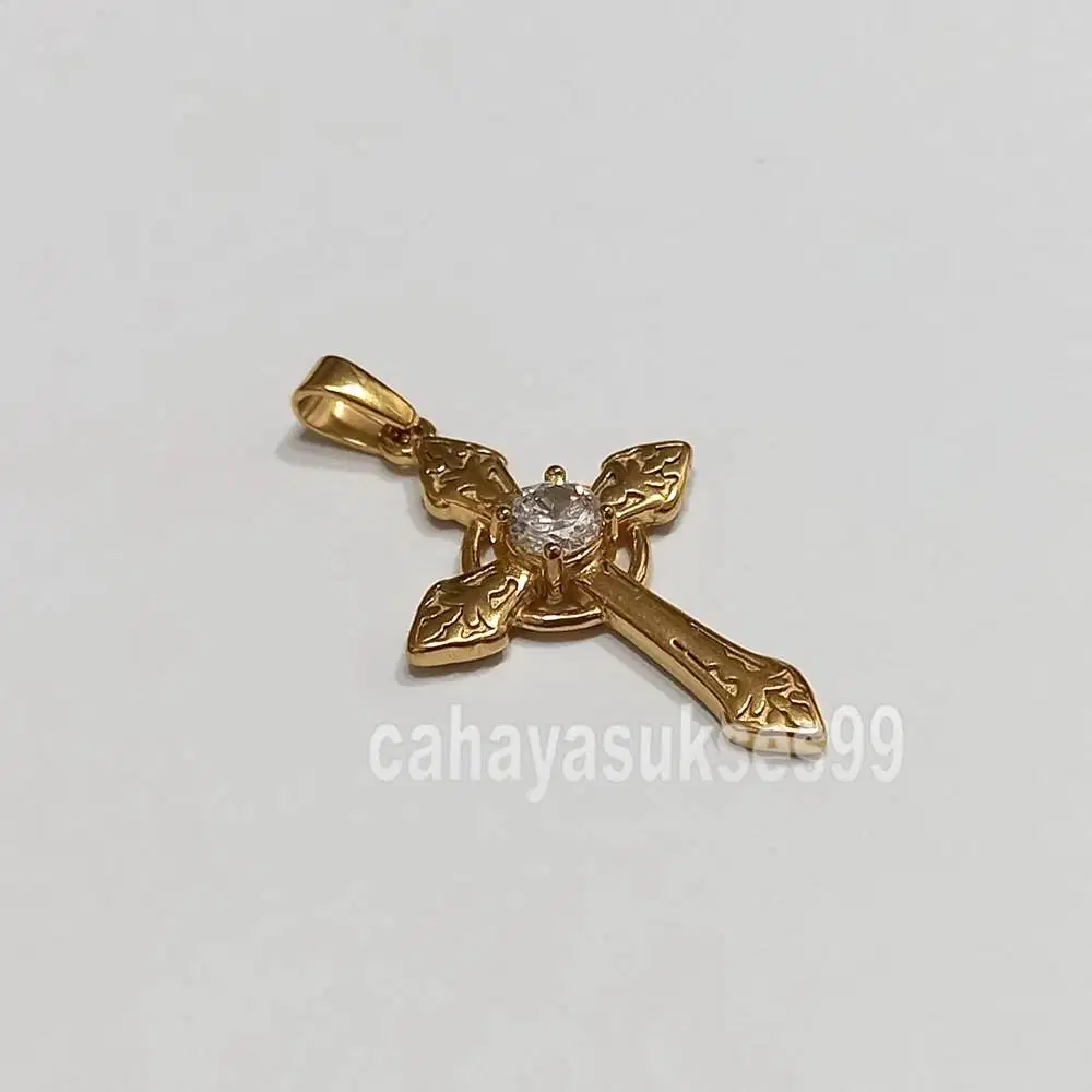 Liontin Kalung Salib Titanium Gold Diamond Cross Necklace Size Kecil