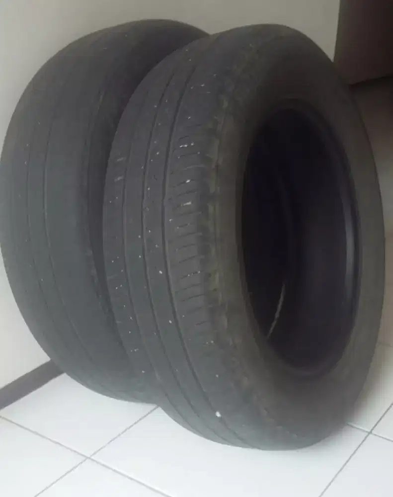 Dijual cepat 2 pcs ban mobil