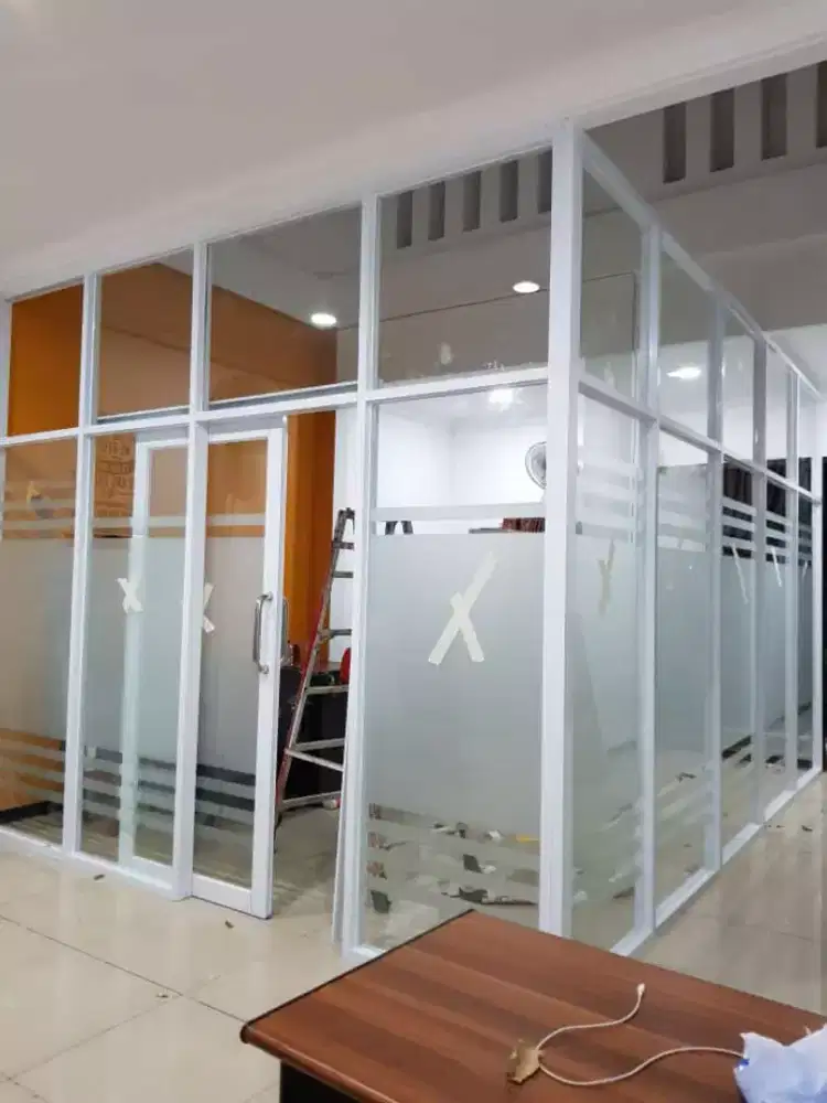 Tukang kaca dan pintu kaca