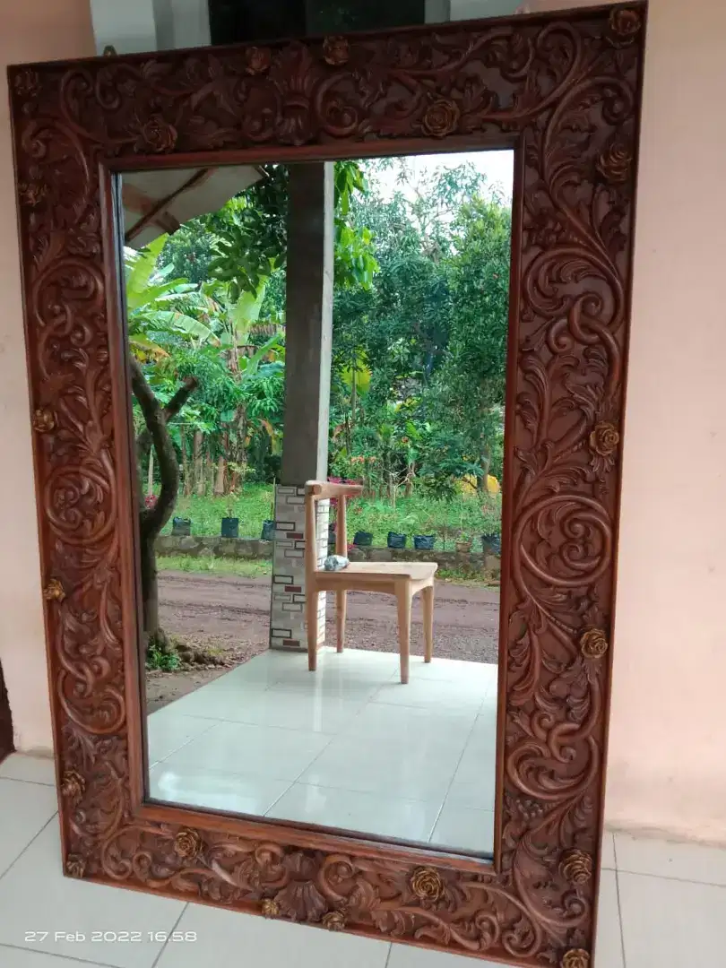 109: pigura frame cermin/miror mewah ukiran Jepara ukuran 150 x 100 cm