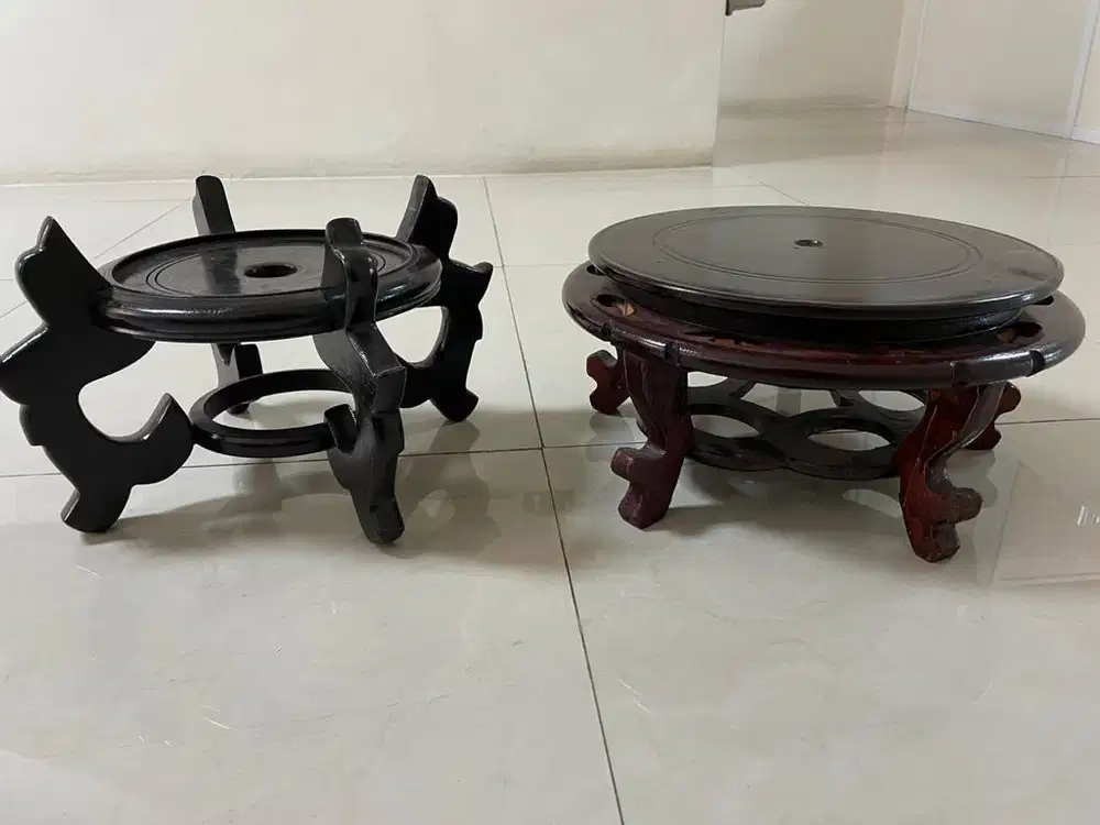 DUDUKAN GUCI BULAT KAYU