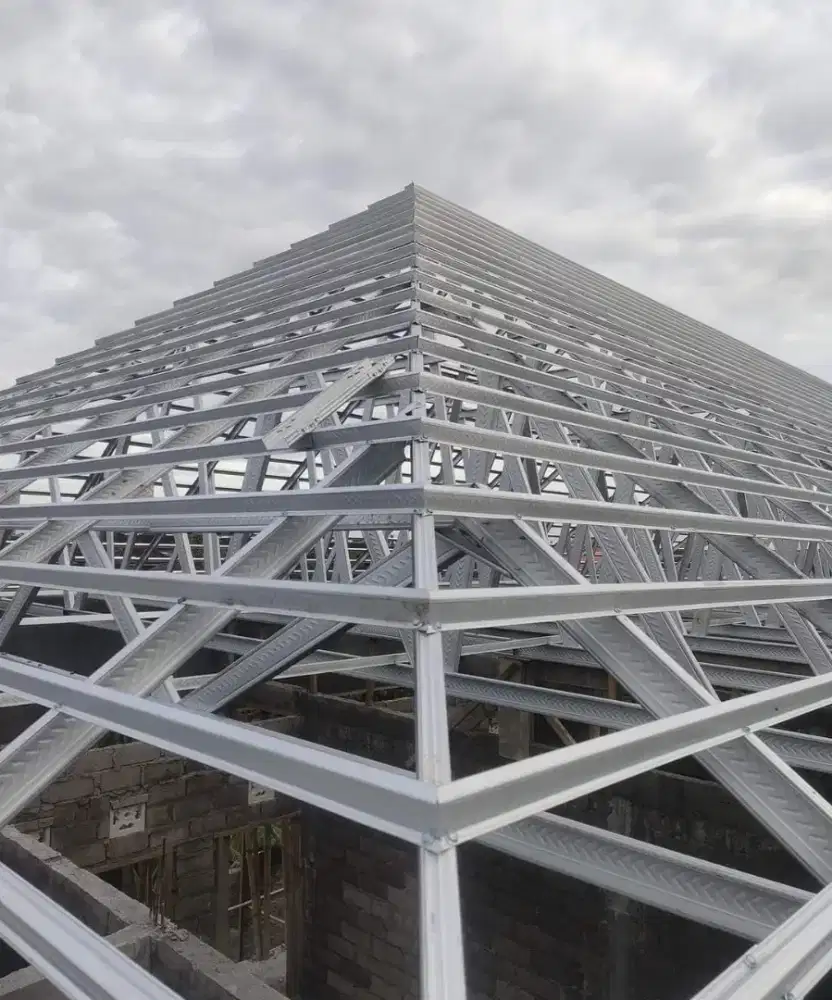 Kontruksi rangka atap baja ringan