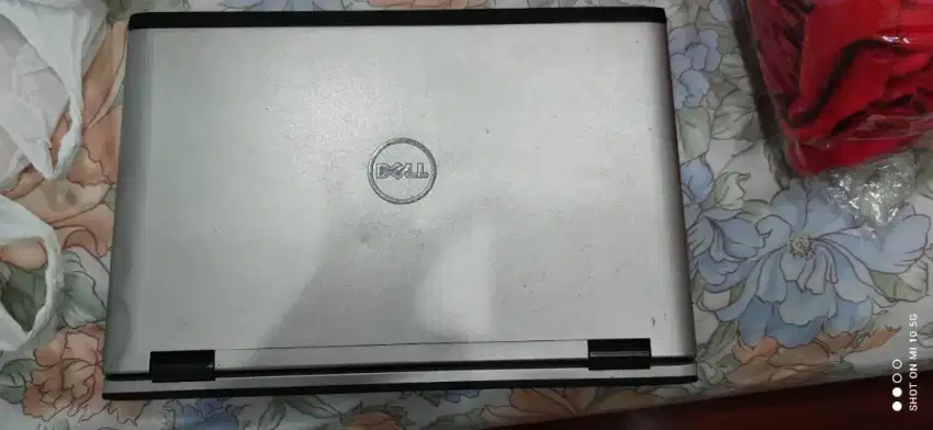 Laptop  Merek Dell Vostro 3550