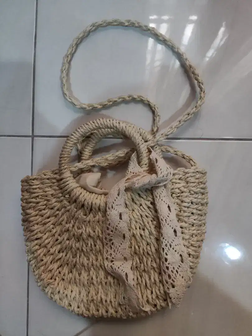 Tas rajut wanita putih