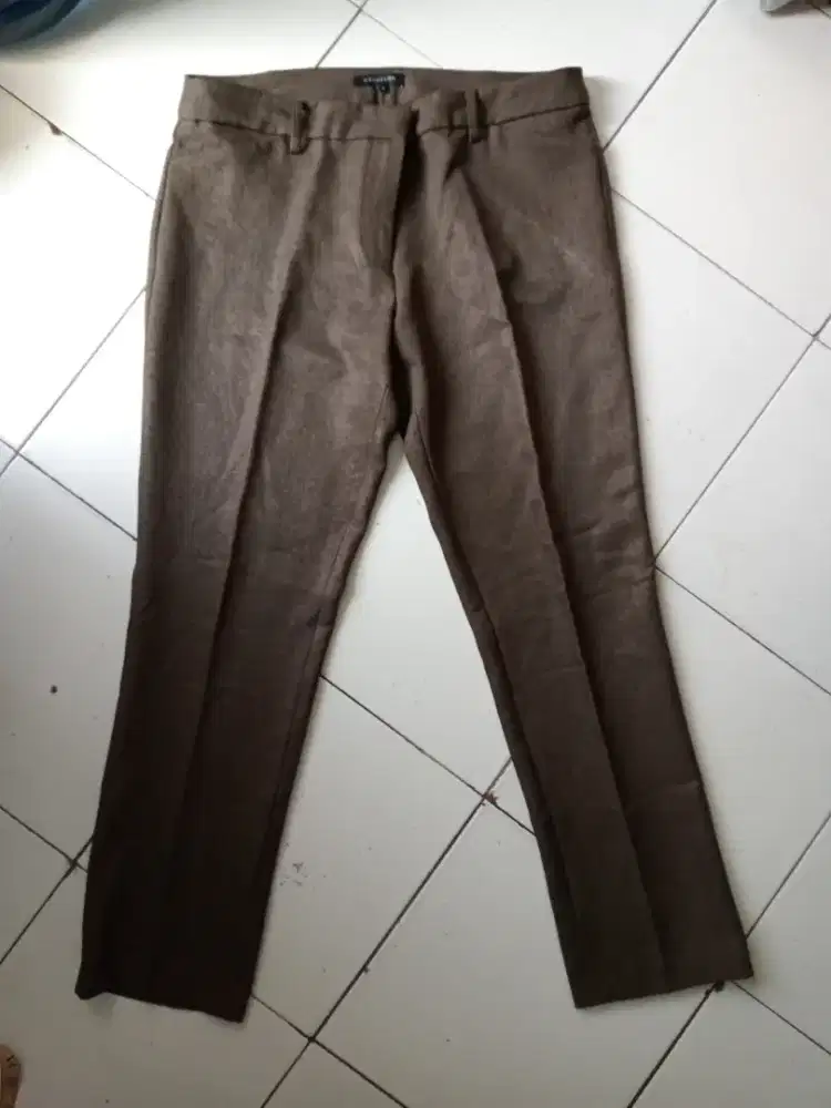 Celana panjang wanita