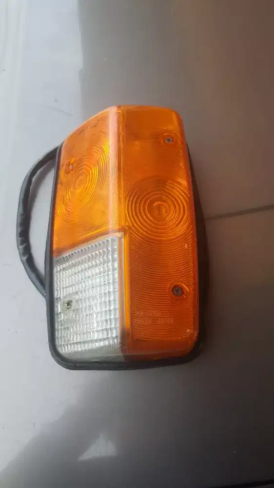 Sein original sepasang copotan utuh chevrolet trooper 1985