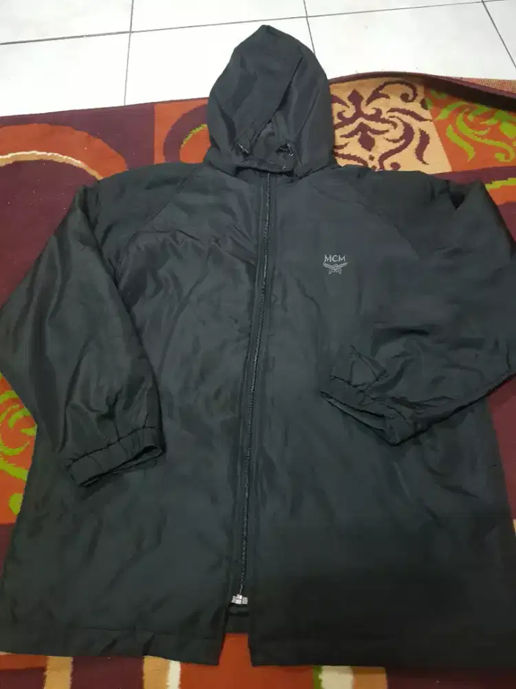 Jaket mcm ori mulus size L bahan parasut