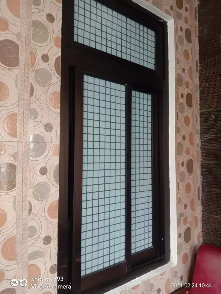 Stiker kaca film kotak kotak put ih ok