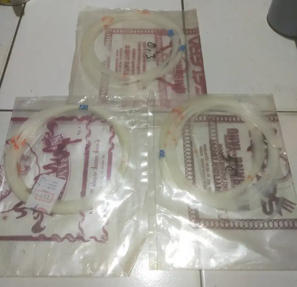 Borong smua 3 bungkus senar pancing ikan .