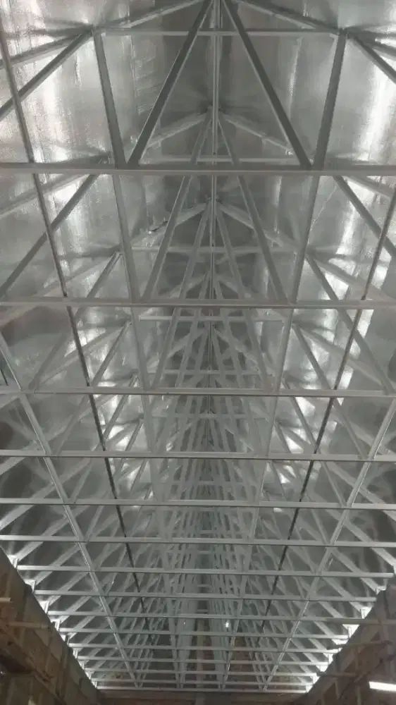 Pemasangan rangka atap baja ringan