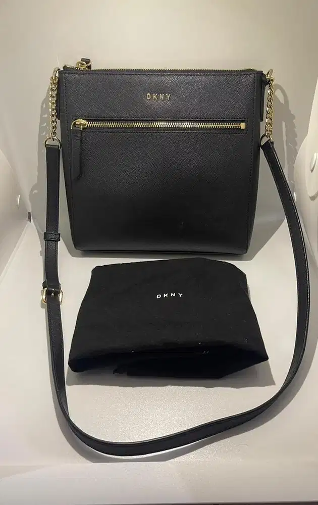 tas DKNY crossbody hitam