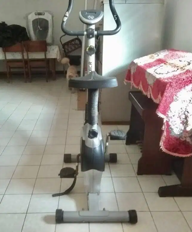 Sepeda statis kondisi ok jarang pakai