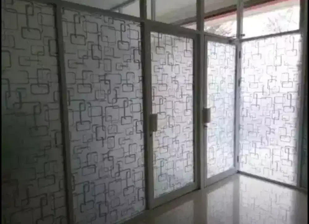 Ruangan yg terkena mataharikurangi dg pasang stiker sanblas& kaca film