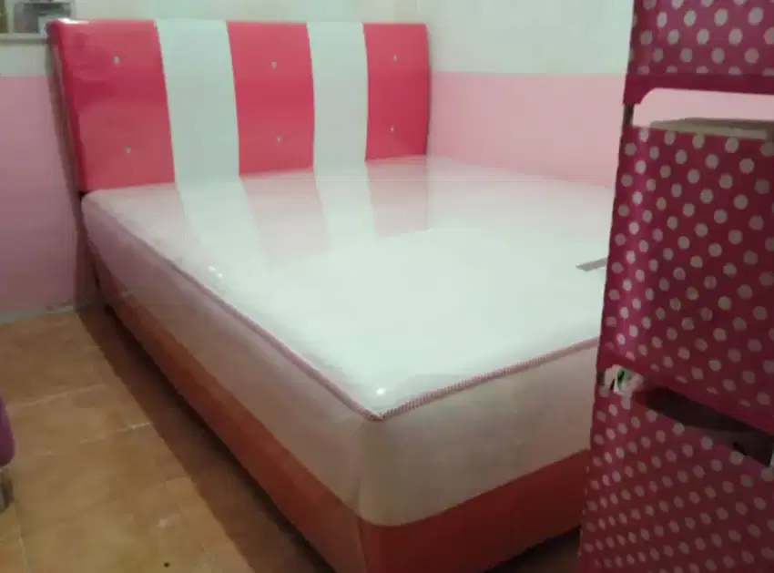 Springbed putih pink garis cantik