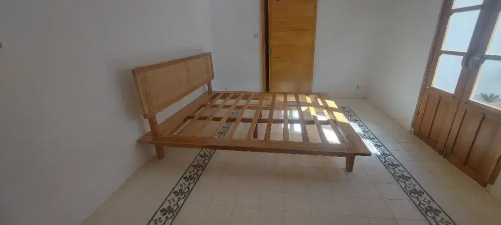 Dipan jati dan rotan