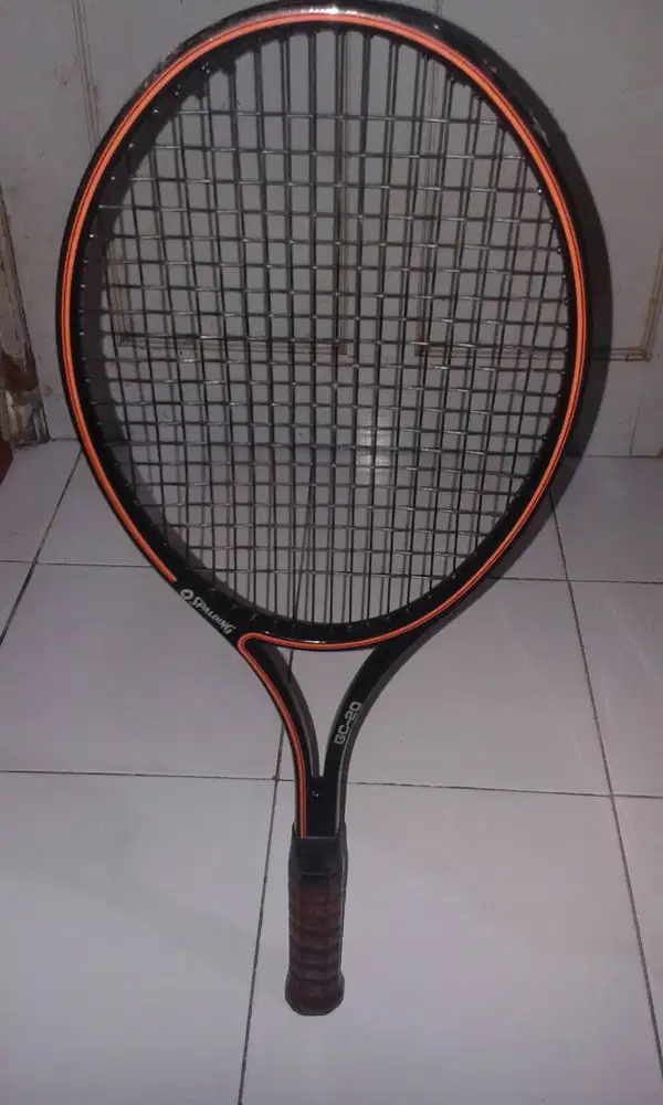 Raket Tenis Spalding GC-20 Ada 2 buah