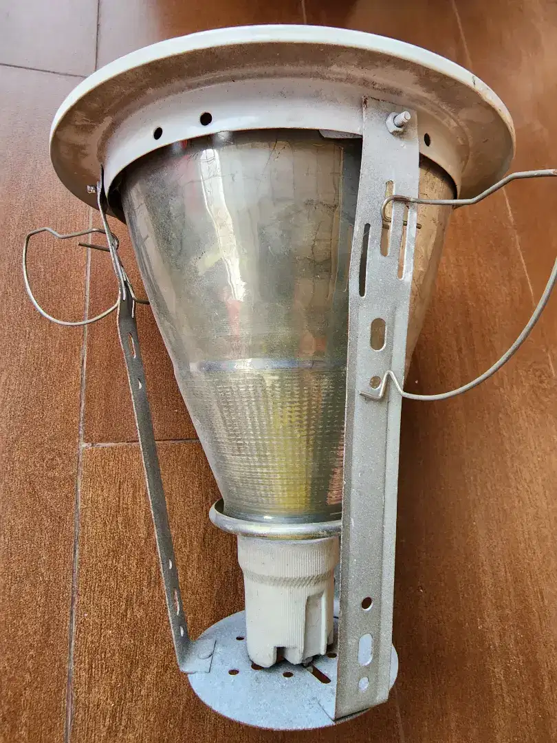 Lampu Downlight.