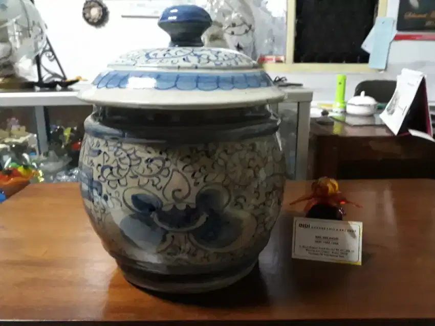 Guci Keramik Tua