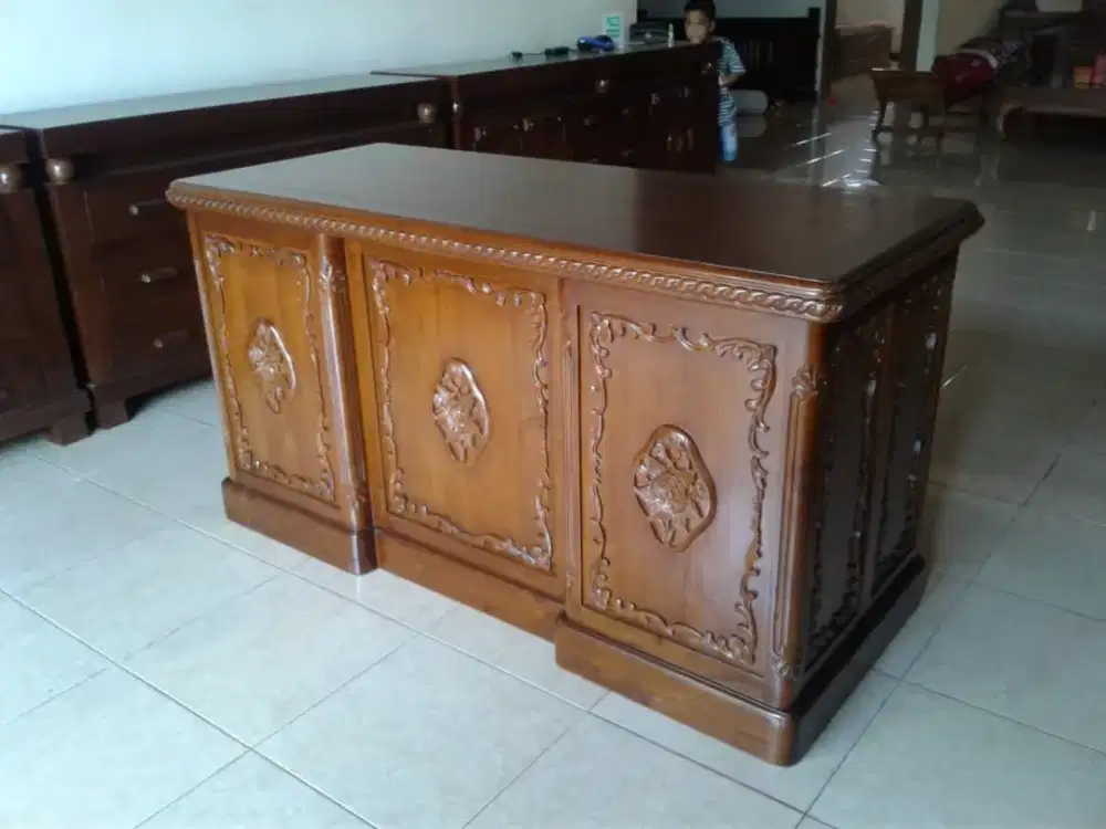 Meja Kantor Ukir Kayu Jati Solid
