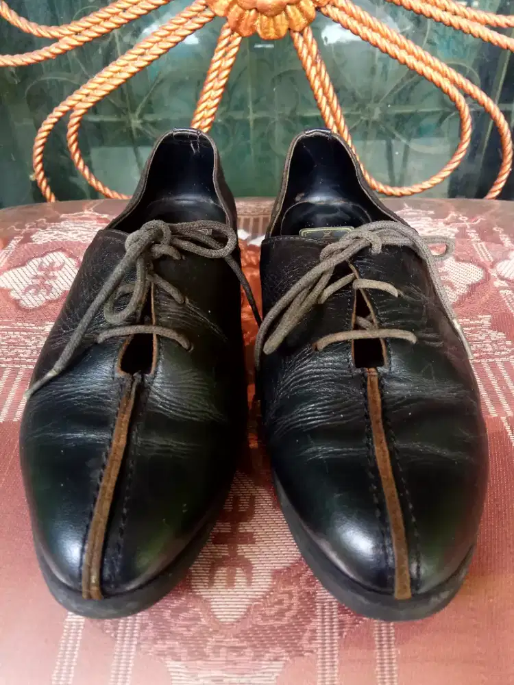Sepatu kulit, size 35..