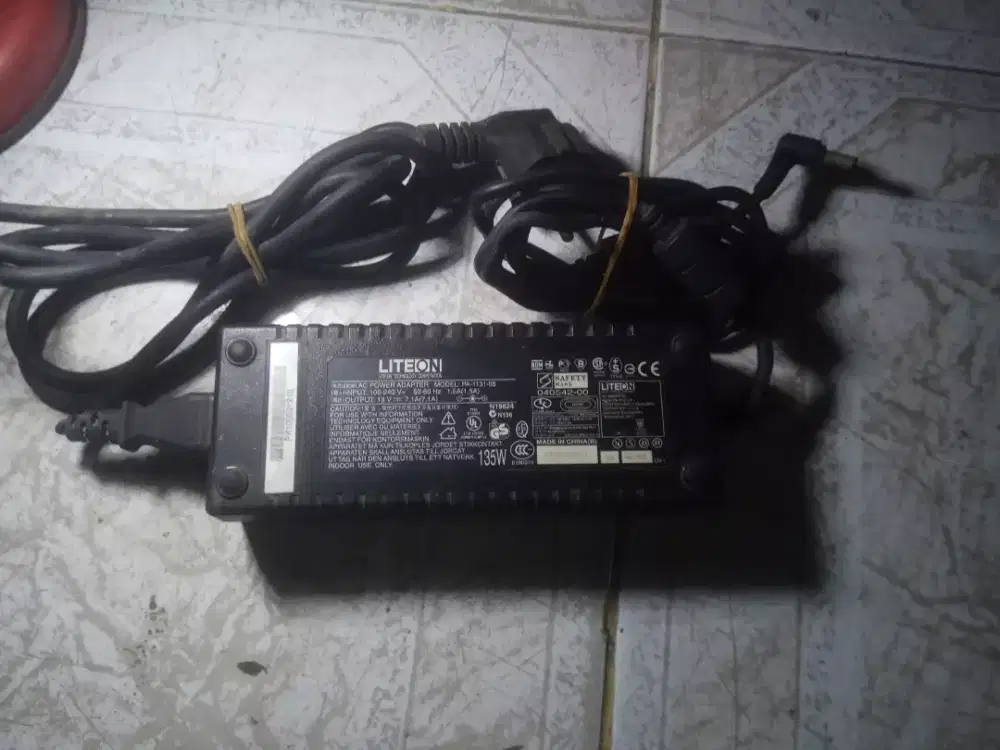 Adaptor LITEON PA-1131-08 bekas