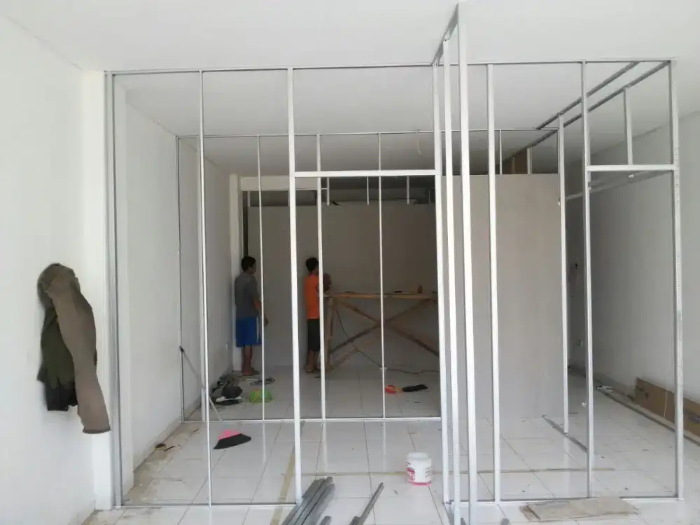 Partisi gypsum + pengecatan