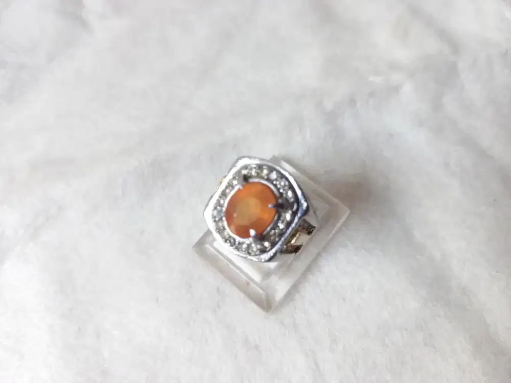 Batu Permata Yellow Shappire cutting